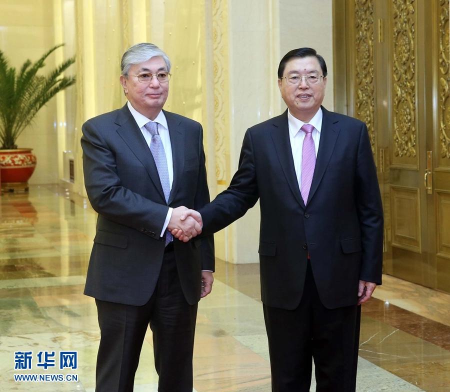 张德江与哈萨克斯坦议会上院议长托卡耶夫举行会谈.jpg