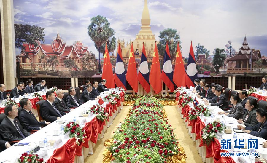 习近平会见老挝国会主席巴妮 2.jpg